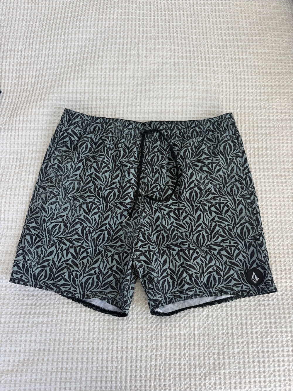Volcom Men’s Black & Gray Botanical Swim Trunks